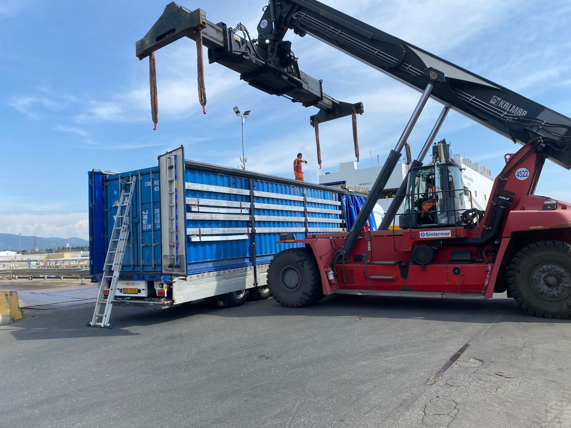 Container handling at port